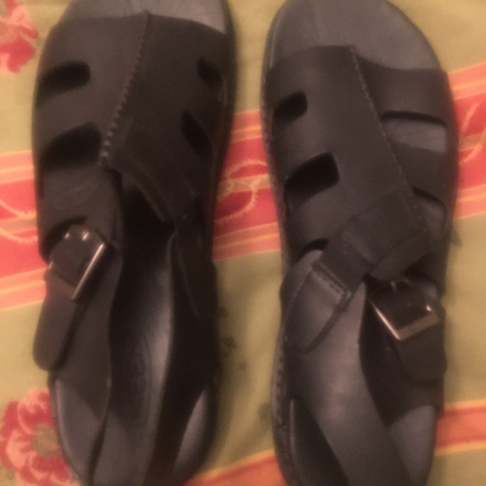 Men’s KEEN Black Leather Strap Sandals - 11